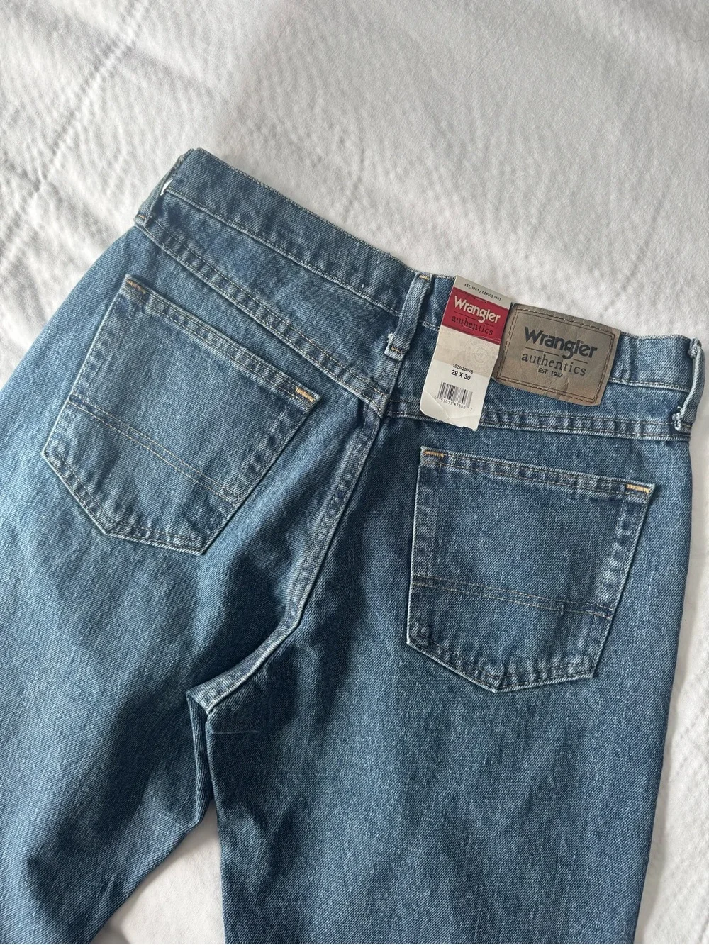 Wrangler Men's Straight Jeans in Medium Blue Denim